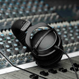 beyerdynamic DT 770 PRO - 250 OHM LE DT 770 Pro 250 ohm Professional Studio Headphones (Limited Black Edition)
